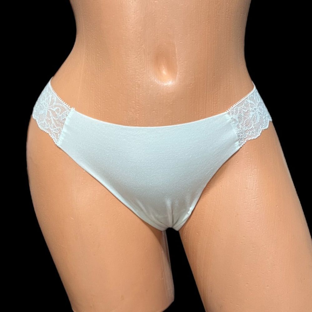 Victoria’s Secret Pink Supersoft raw cut thong panty White Large